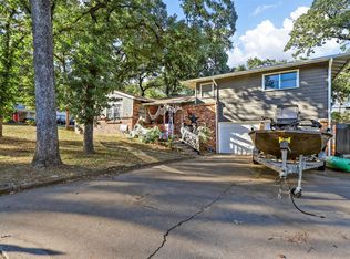 1048 Barbara Ann Dr, Hurst, TX 76053