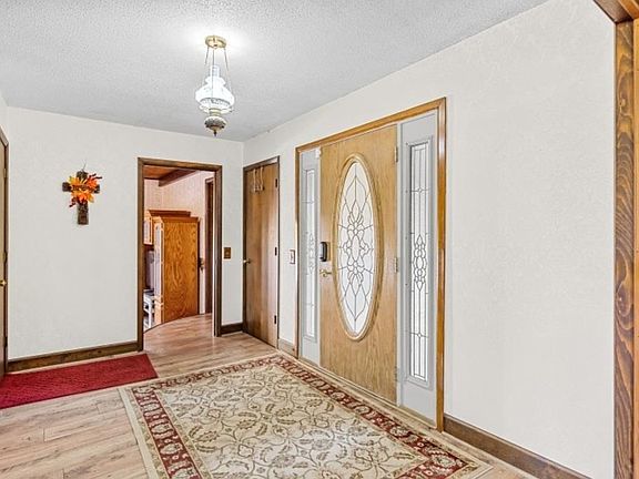 17th image of 580 Gamaliel Rd