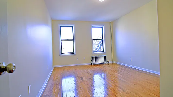 Rented by Tryax Realty Management | media 25