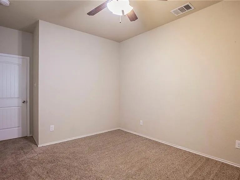 323 French Ave — Photo 9