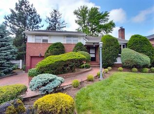 306 Cambridge Ave, Garden City, NY 11530