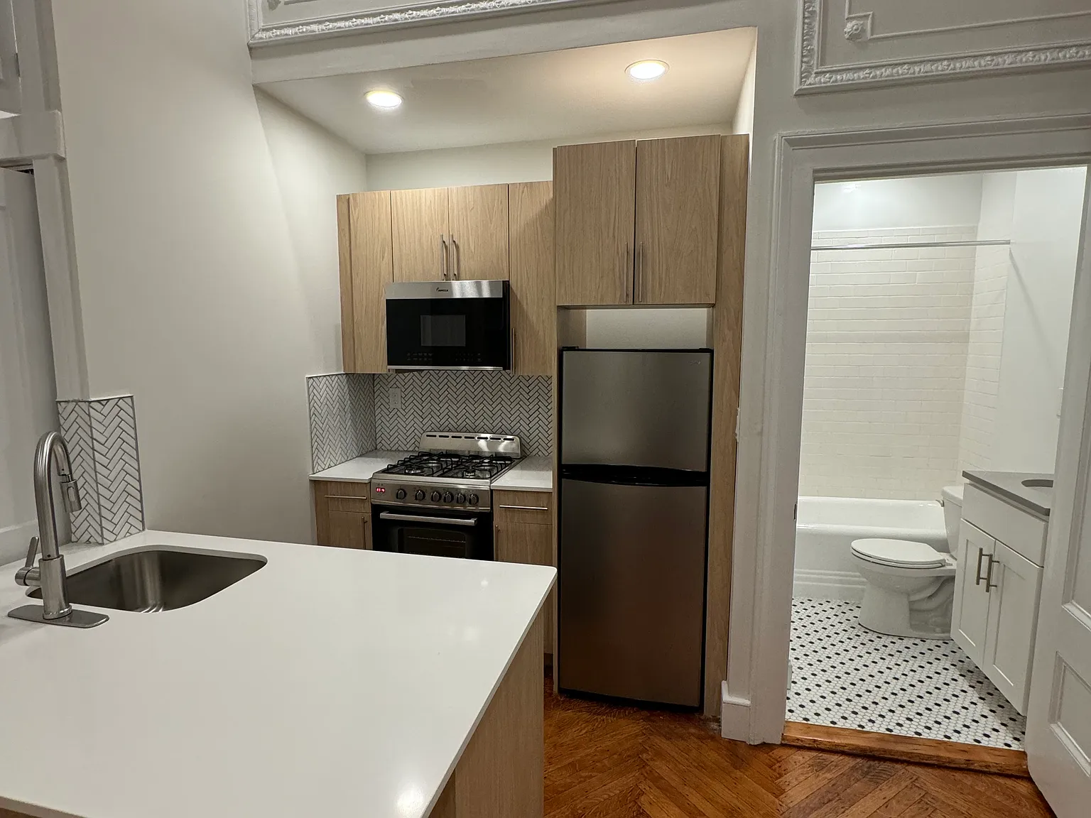 Studio, 600 sqft, $2,850 — Photo 4