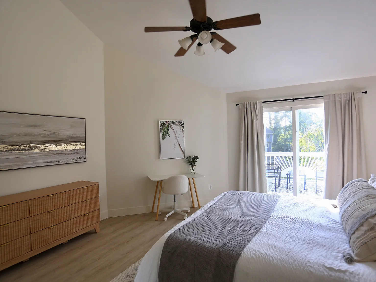 3 bed, $4,900 — Photo 3