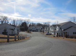 52 Cobblestone Ct, Rotterdam, NY 12306