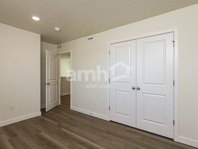 1384 W Mahogany St — Photo 15