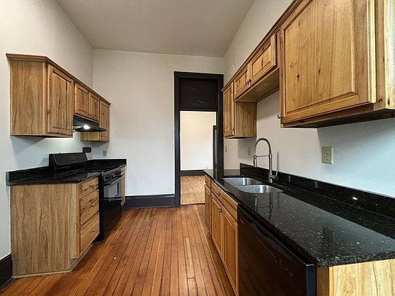 5th image of 937 University Ave W APT 3