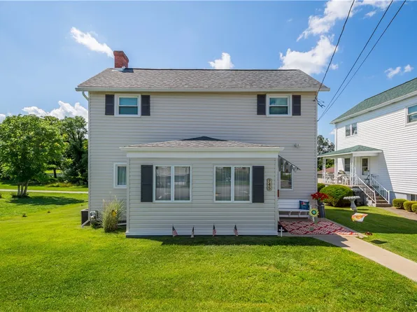 745 Park St, California, PA 15419