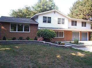 2128 Adams Cir, Ransomville, NY 14131