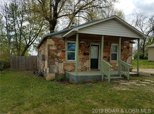 1210 S Locust St, Eldon, MO 65026