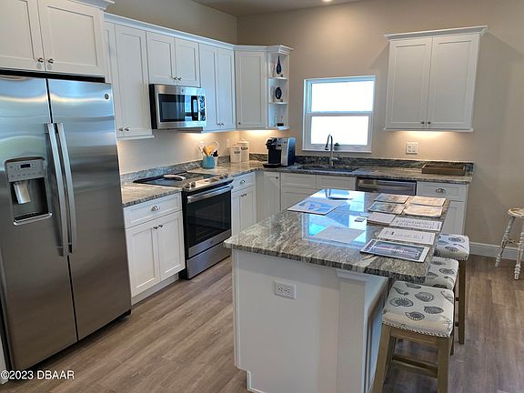 3rd image of 539 Venetian Palms Blvd