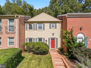 9726 Cardinal Rd, Fairfax, VA 22030