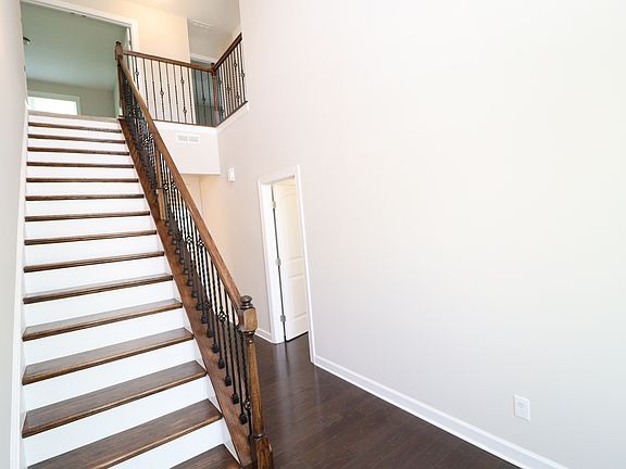 5th image of 240 Mystwood Hollow Cir
