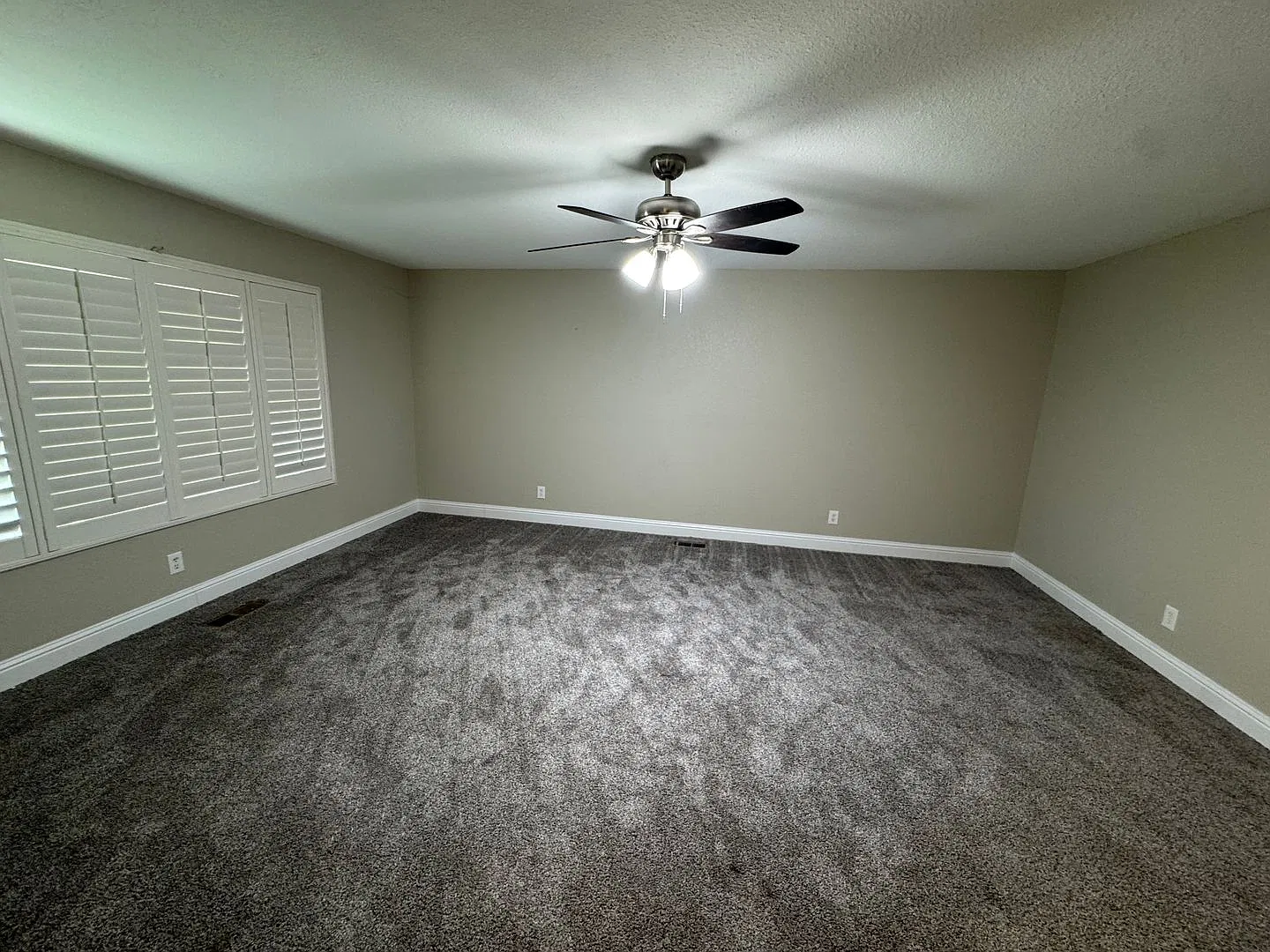 Beautiful spacious 3 bed 2 bath home for rent in Dinuba — Photo 4