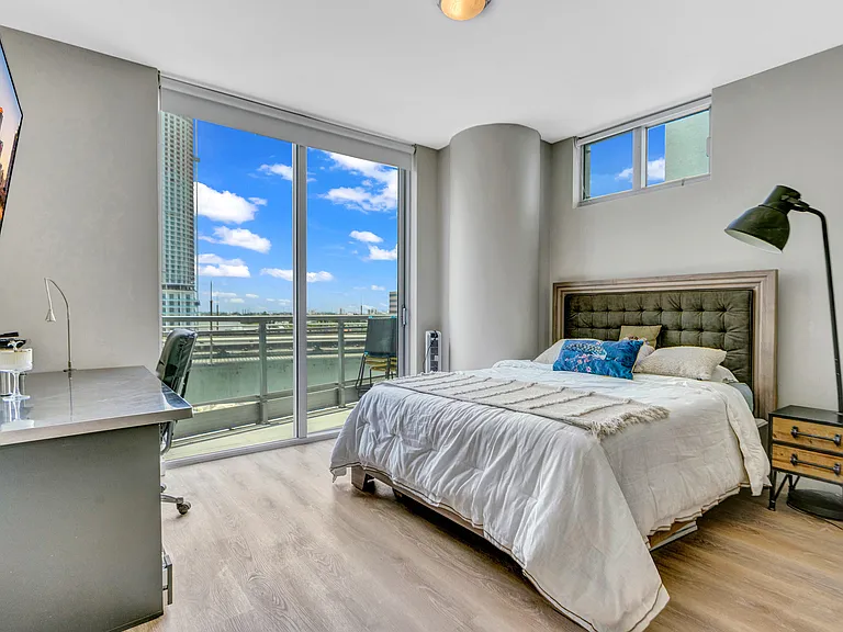 92 SW 3rd St #901 — Photo 39