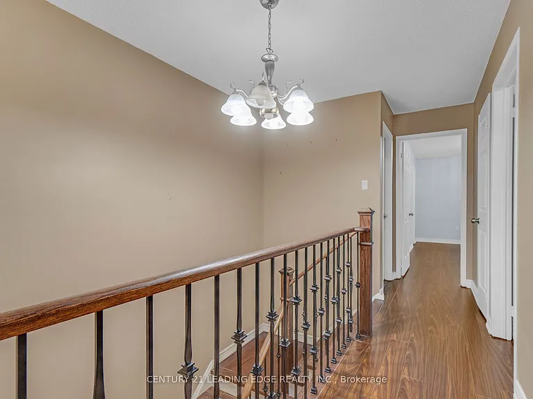 7166 Sandhurst Dr — Photo 18
