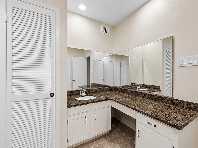 2238 S Piney Point Rd #109 — Photo 13