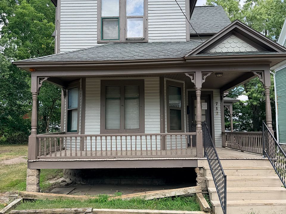 1st image of 712 W Walnut St