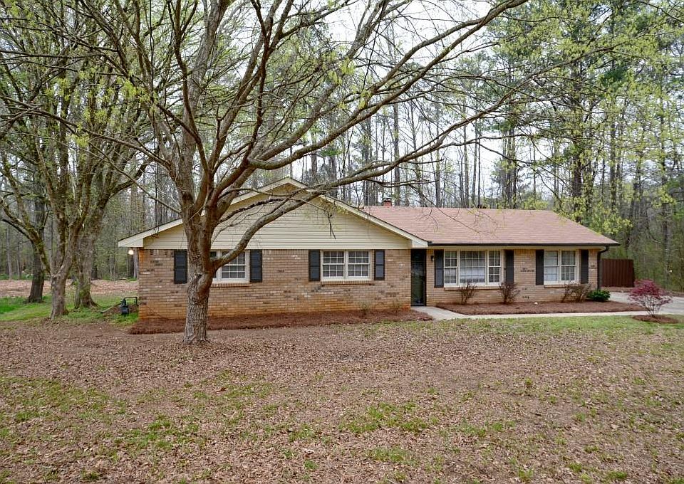 1st image of 141 N River Dr