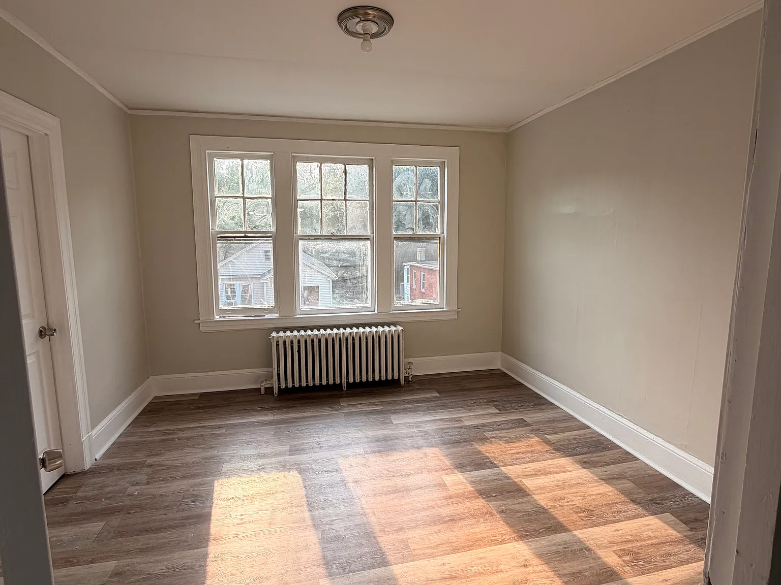 3 bed, $1,400 — Photo 1