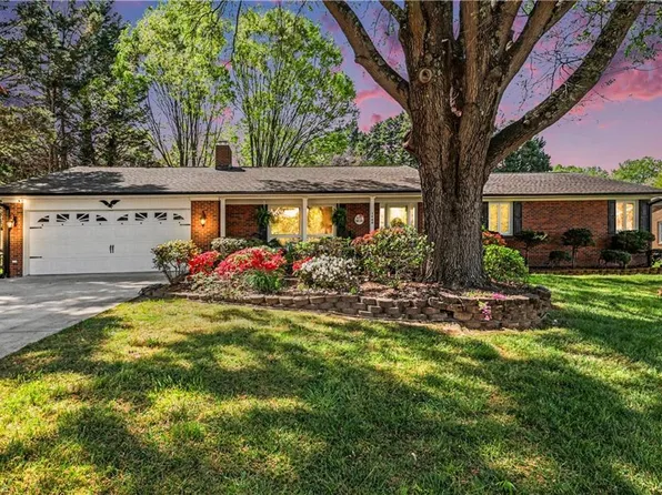 1488 Spring Hill Cir, Kernersville, NC 27284