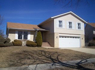 875 Deerpath Ct, Hoffman Estates, IL 60169