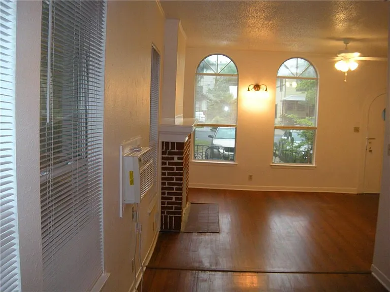 1607 Palma Plz #B — Photo 7