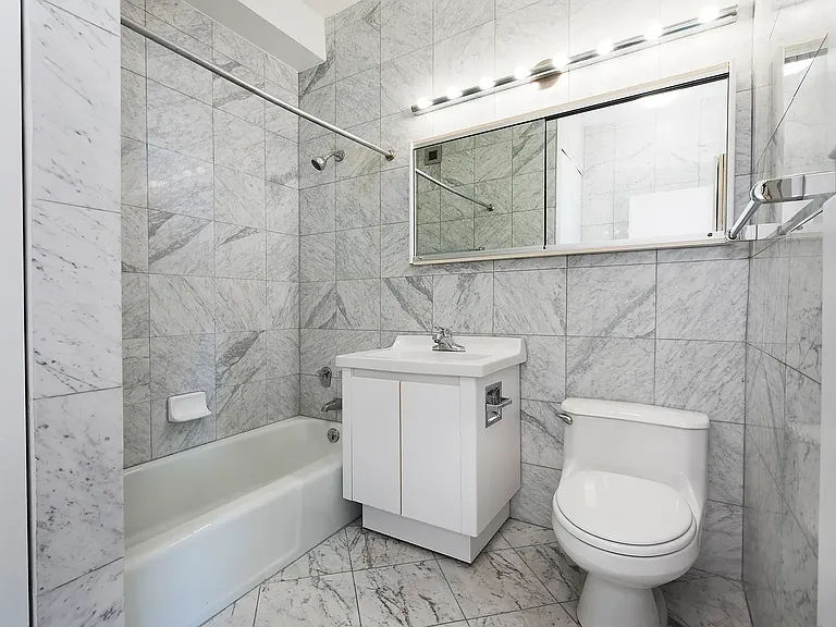 429 E 52nd St #29H — Photo 15
