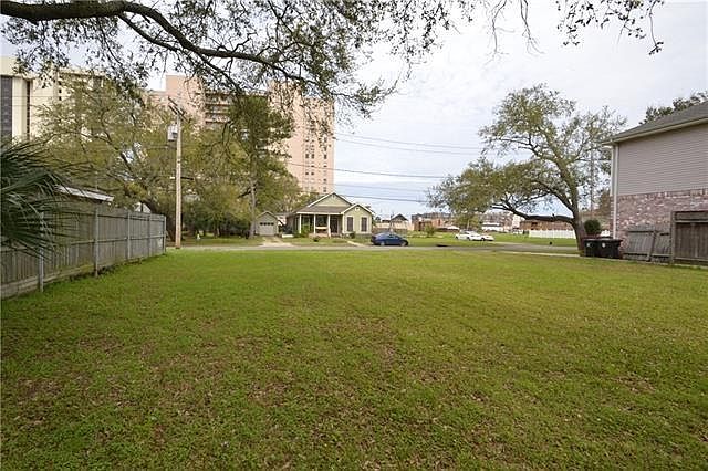 1st image of 236 W Robert E Lee Blvd