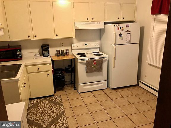 3rd image of 813 Marye St