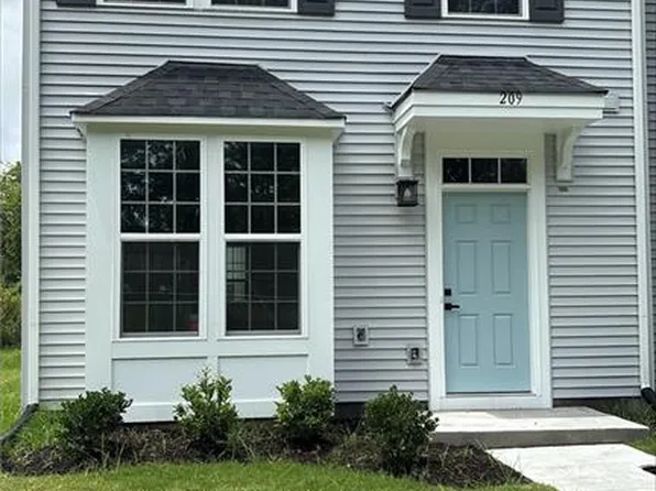 209 Reids Place Dr, Suffolk, VA 23434