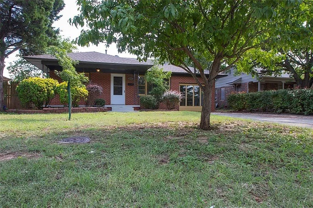 2 bed, 1026 sqft, $1,300 — Photo 1