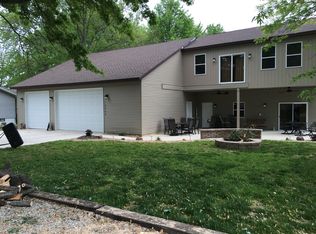 18808 Maple St, Carlyle, IL