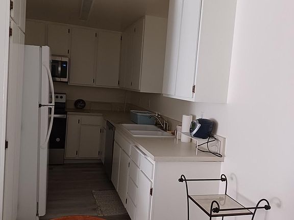 2nd image of 1126 Fairview Ave Unit 106