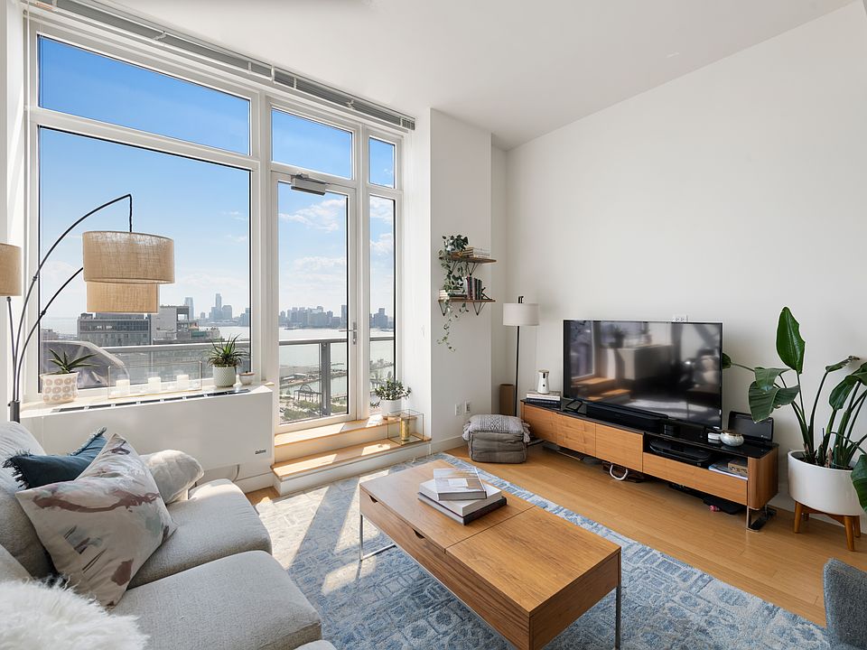 1st image of 450 W 17th St #Penthouse 5