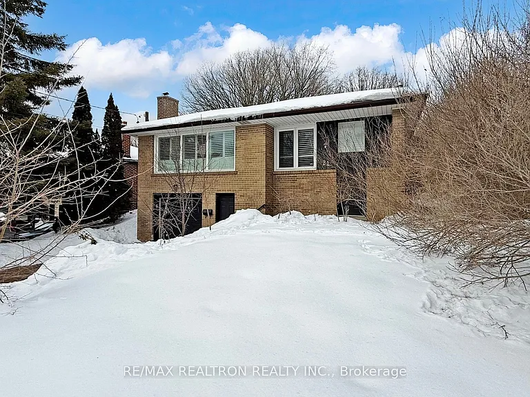 24 Fenelon Dr — Photo 3