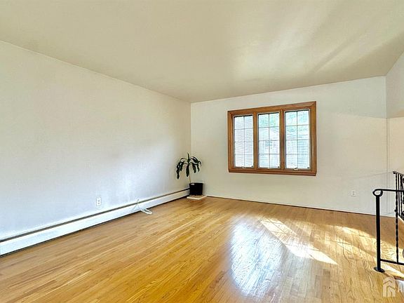 5th image of 100 Dellwood Rd