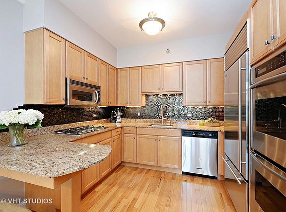 5th image of 25 E Superior St APT 1204