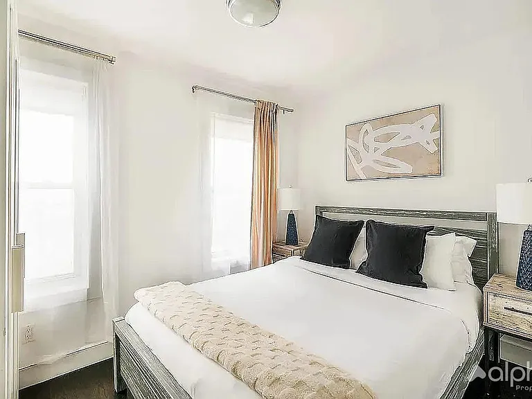 359 W 39th St #1 — Photo 7