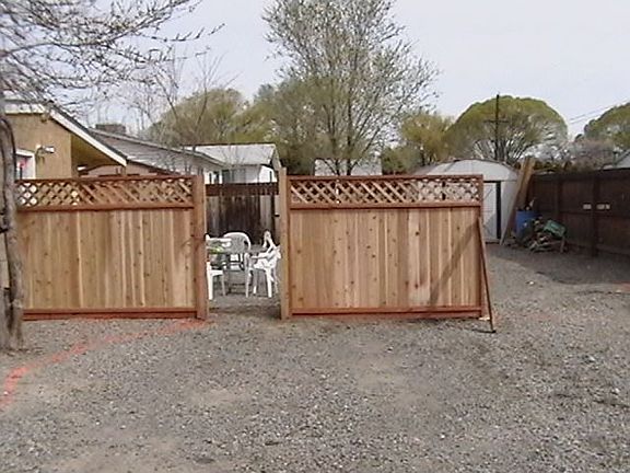 Front veiw Right side of yard (the fence is now finished)
