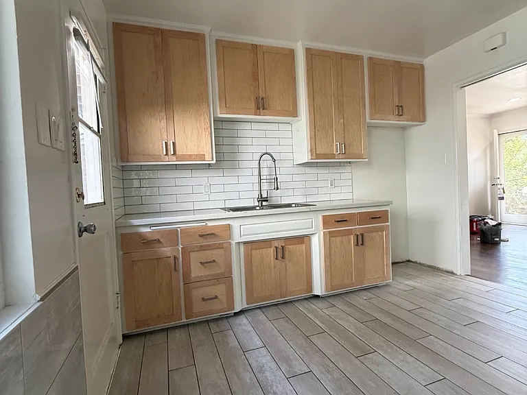 428 W Stocker St #3 — Photo 2