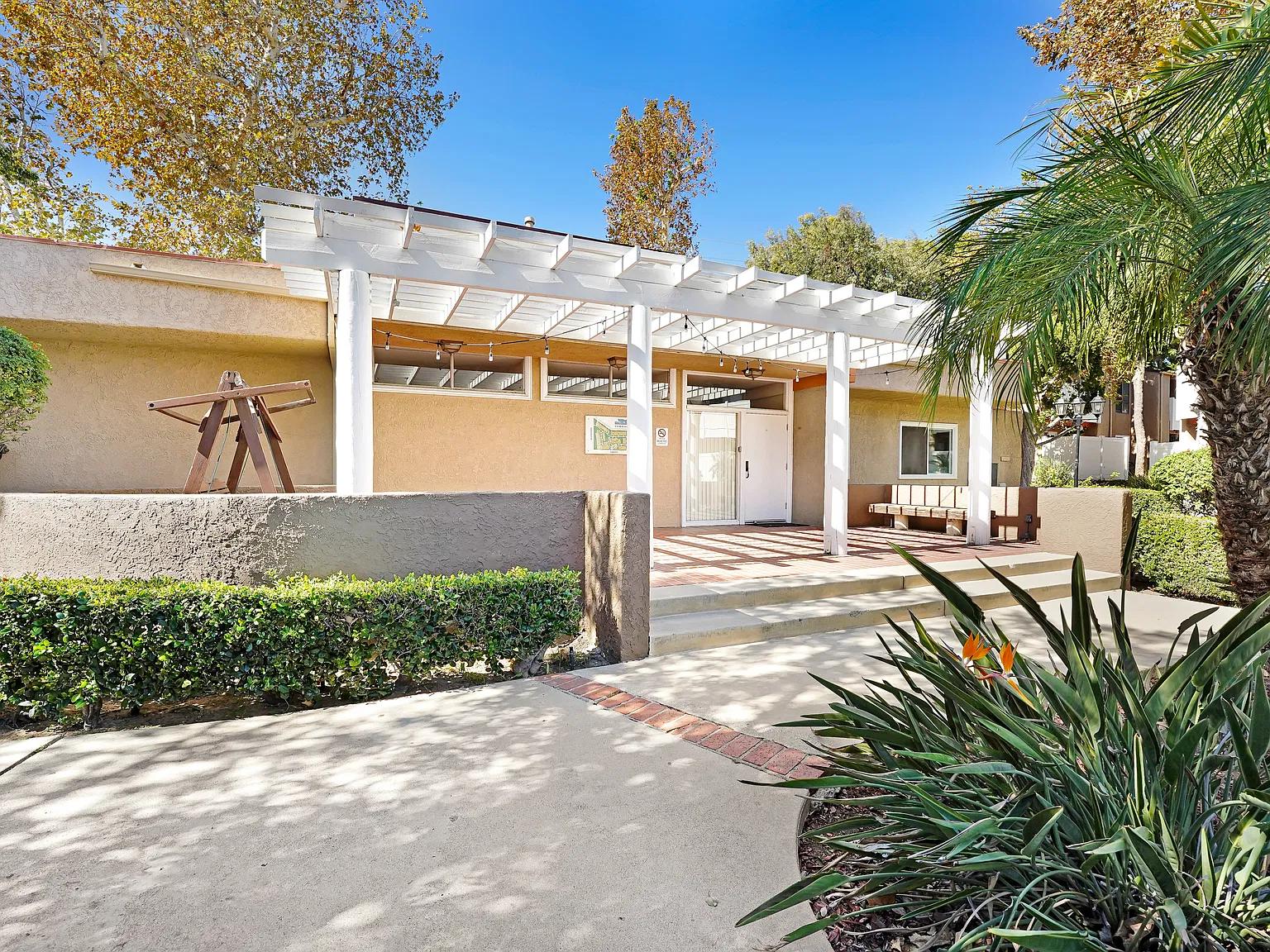 10331 Lindley Ave — Photo 1