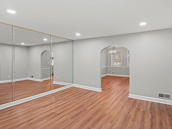 5th image of 1621 Thetford Rd