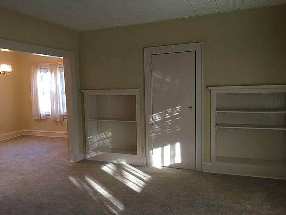 3rd image of 4400 N Woodburn St