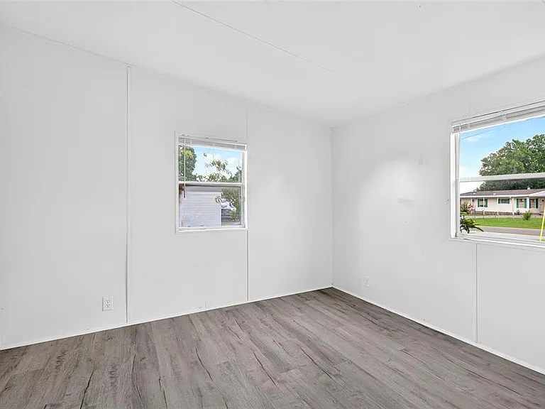 6766 NE 1st Pl — Photo 17