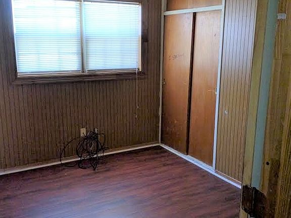 4th image of 2711 Oak Dr