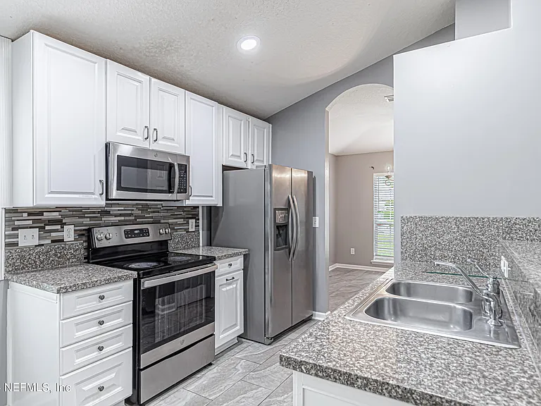 2243 Trailwood Dr — Photo 11