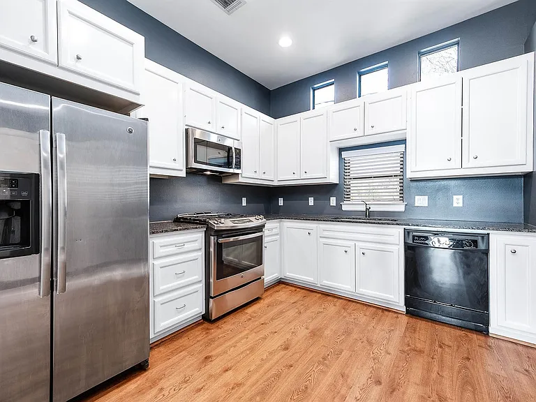 7650 Springhill St #704 — Photo 9