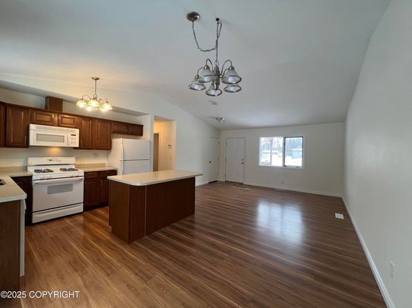 1574 N Copper Creek Rd, Wasilla, AK 99654
