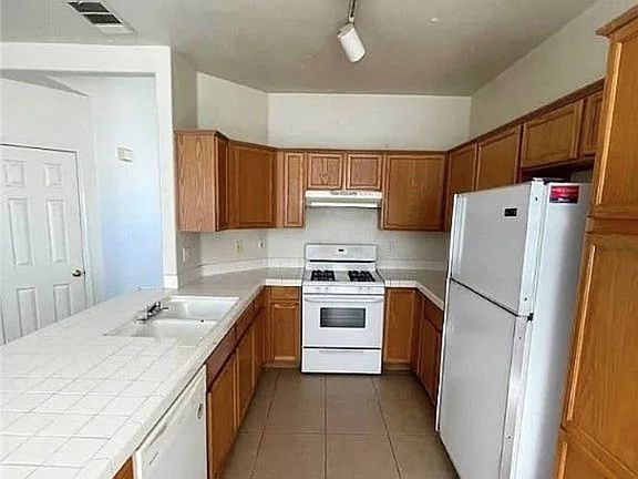 3rd image of 7573 Costanoa St