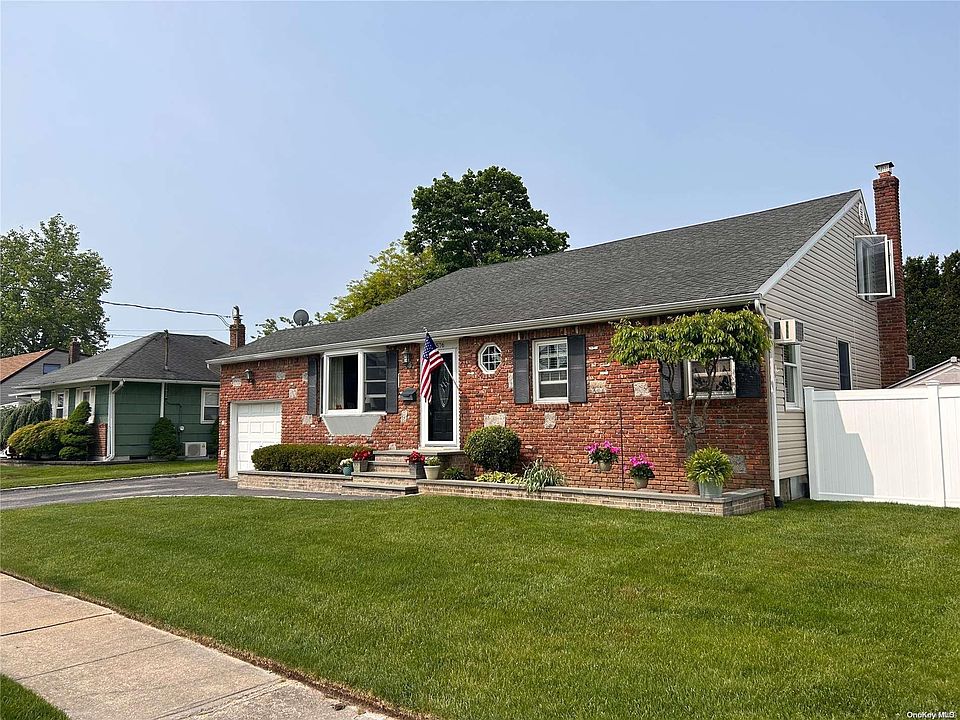 1st image of 576 Center Briarwood Avenue